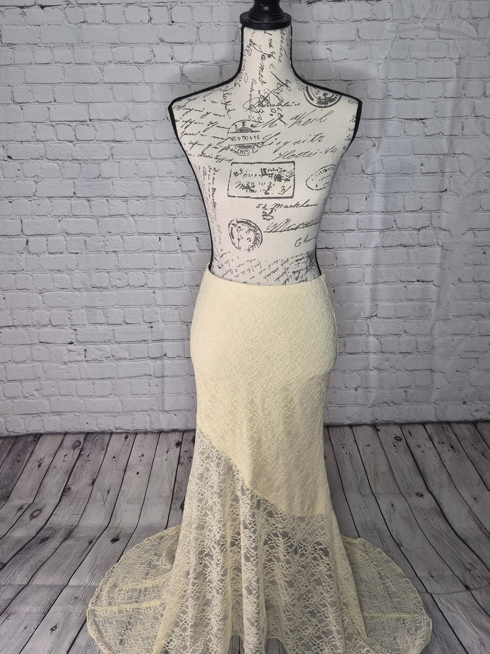 SHEIN Cream Lace Maxi Skirt with Train